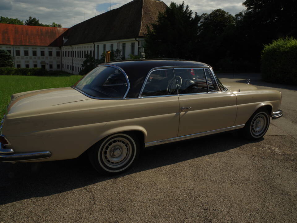 Image 9/73 de Mercedes-Benz 280 SE (1969)