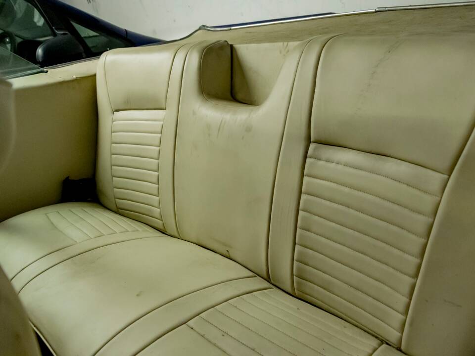 Image 36/50 of Chrysler 300 L (1970)