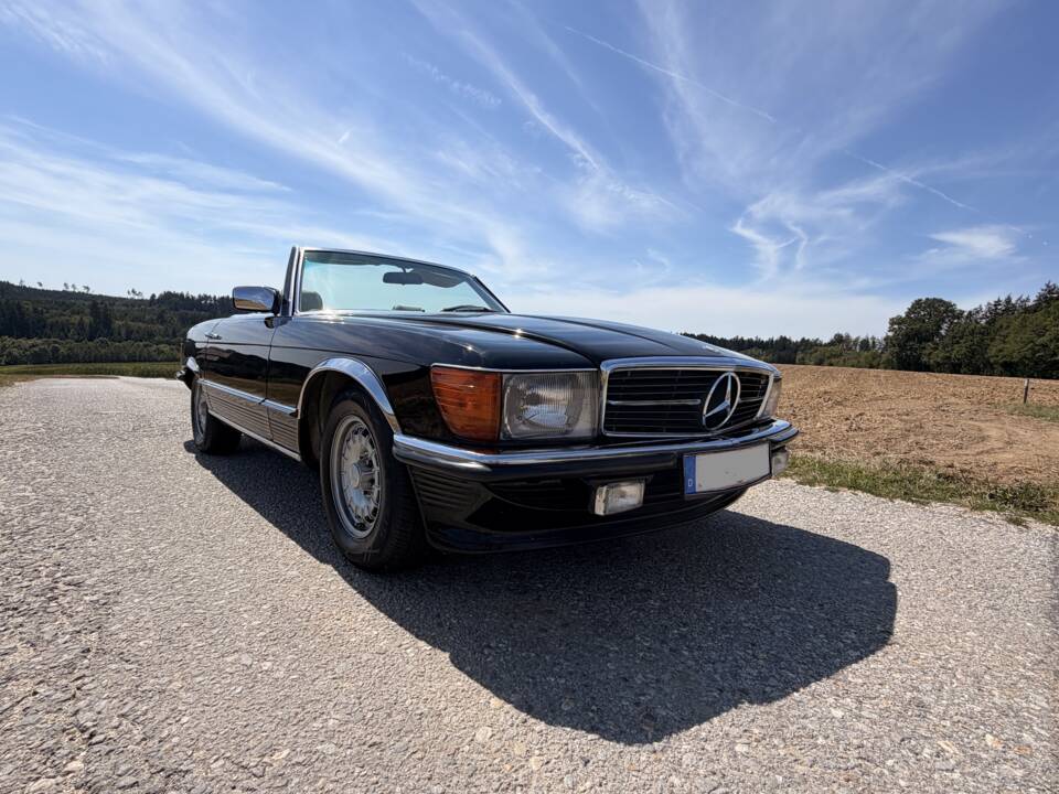 Image 3/22 de Mercedes-Benz 500 SL (1983)