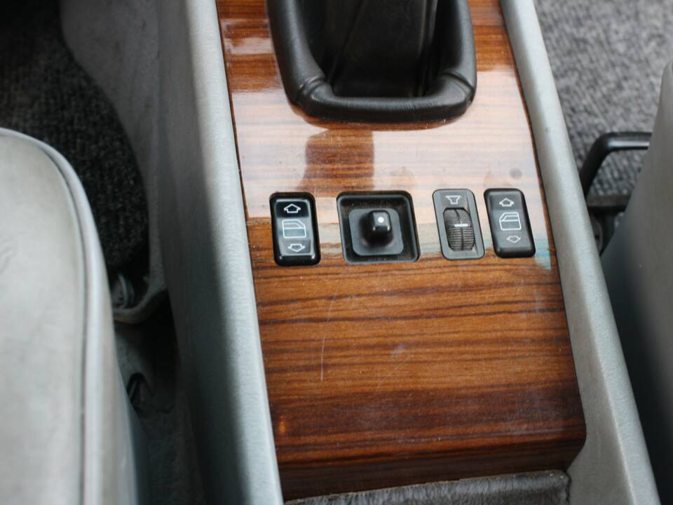 Immagine 8/13 di Mercedes-Benz 230 E (1986)