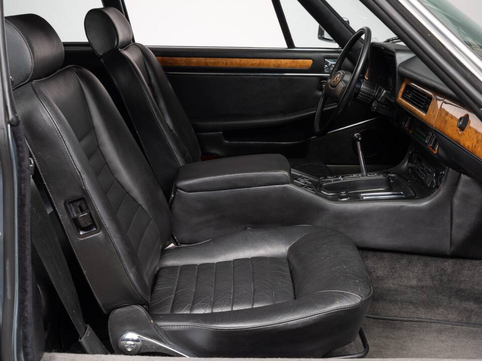 Image 21/26 of Jaguar XJ-S V12 Lynx Eventer (1985)