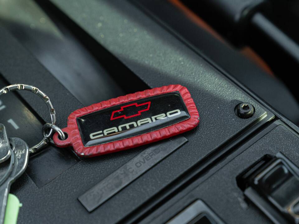 Image 44/50 of Chevrolet Camaro Z28 (1992)