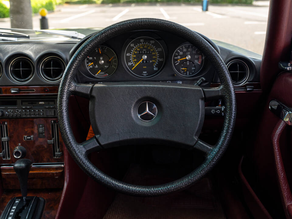 Image 15/23 of Mercedes-Benz 380 SL (1985)