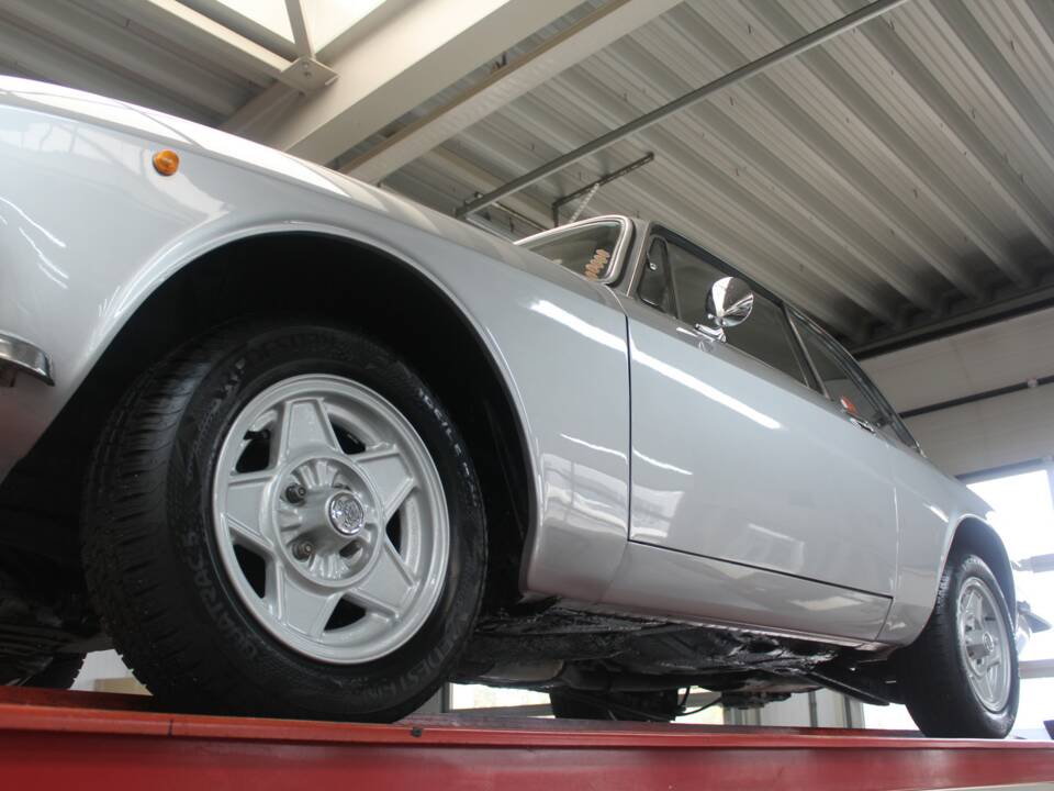 Image 9/50 of Alfa Romeo 1750 GT Veloce (1970)