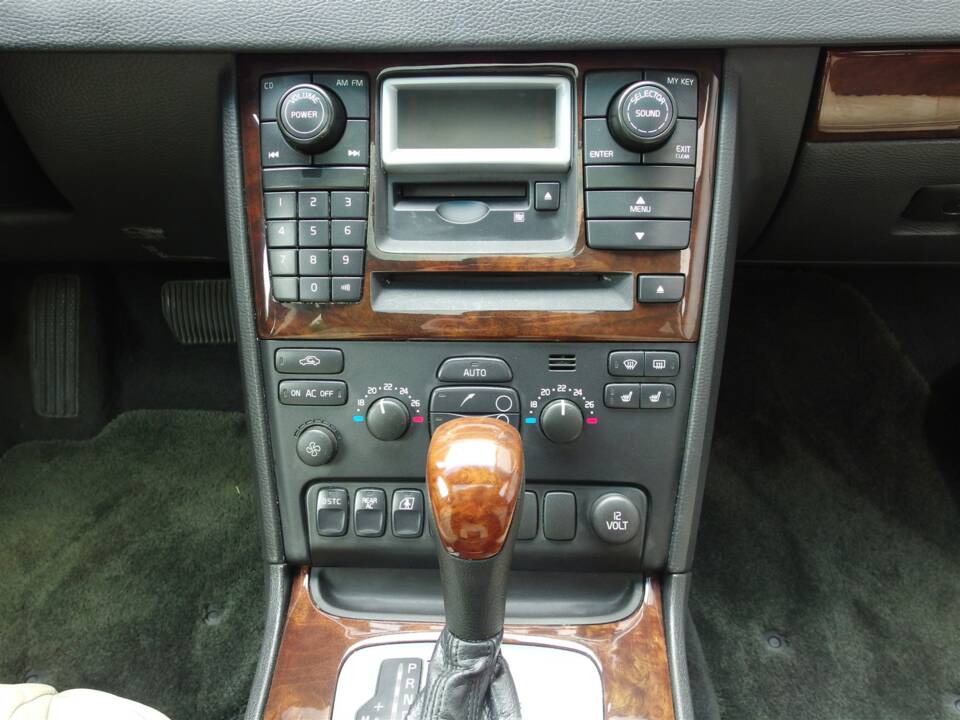 Bild 29/97 von Volvo XC90 V8 (2005)