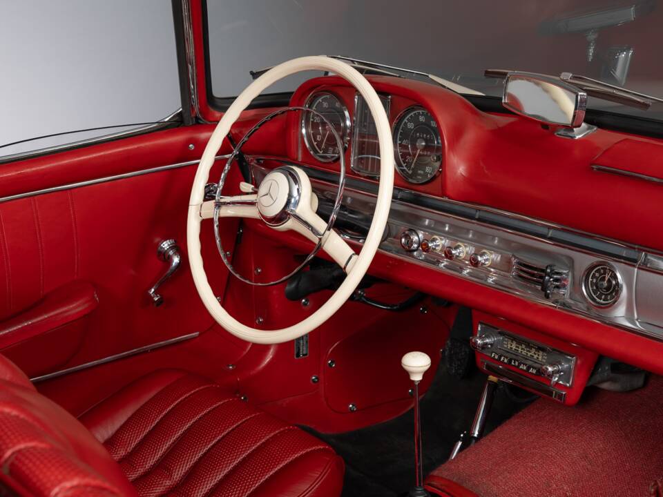 Image 35/47 of Mercedes-Benz 300 SL Roadster (1963)