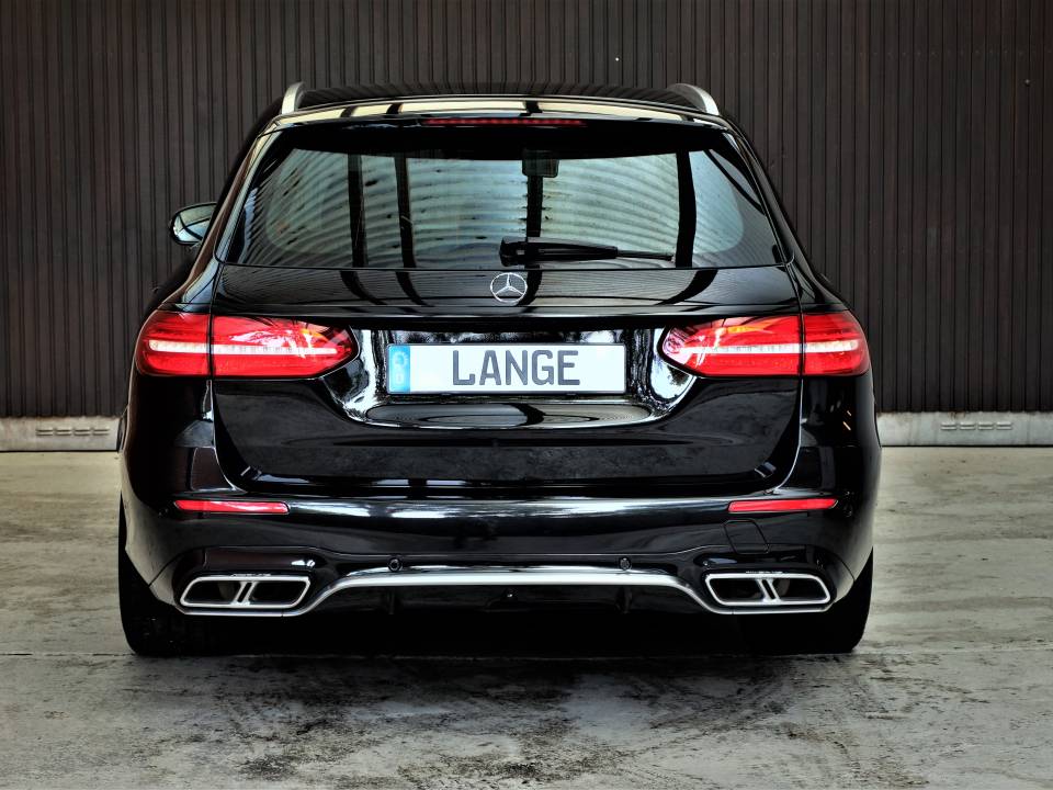 Image 2/47 of Mercedes-Benz AMG E 63 S 4MATIC+ T (2018)