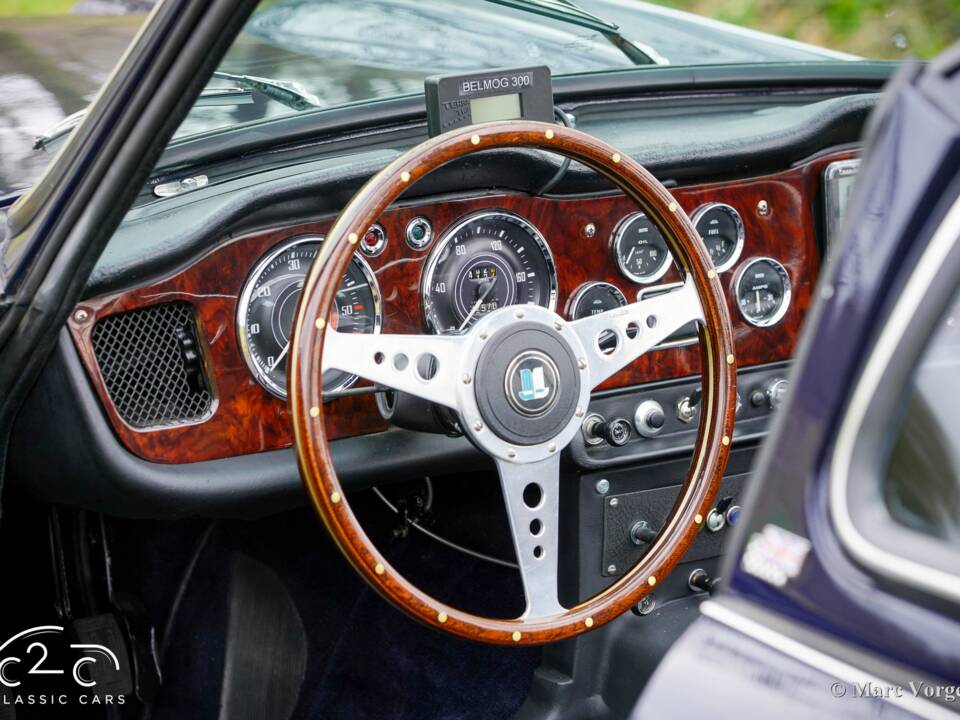 Image 27/45 of Triumph TR 4A (1966)