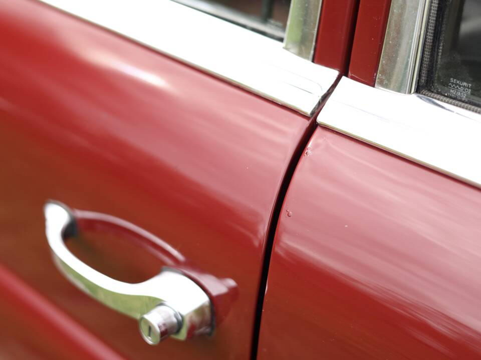 Image 17/50 of Mercedes-Benz 220 (1967)