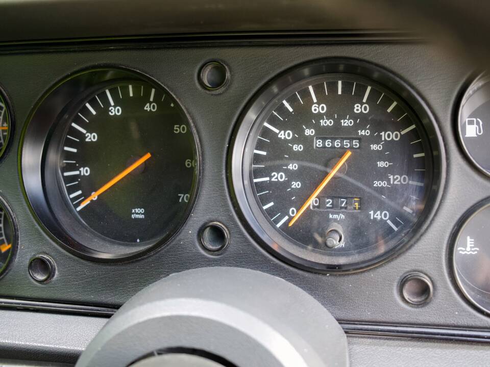 Bild 13/21 von Ford Capri 2,8i (1988)