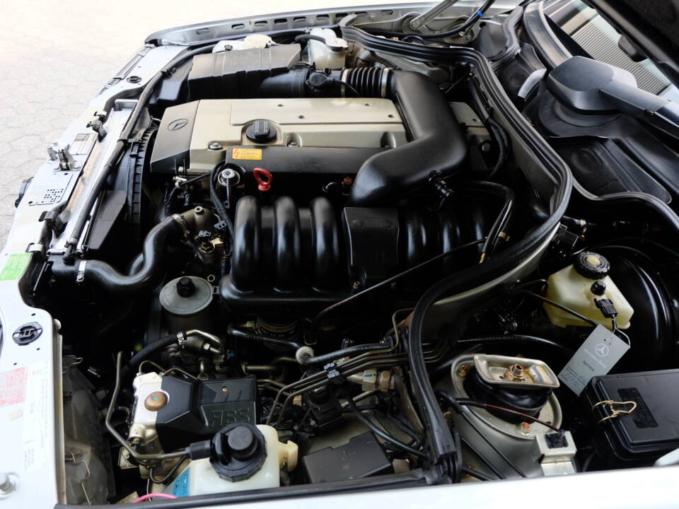 Image 67/75 of Mercedes-Benz E 280 T (1994)