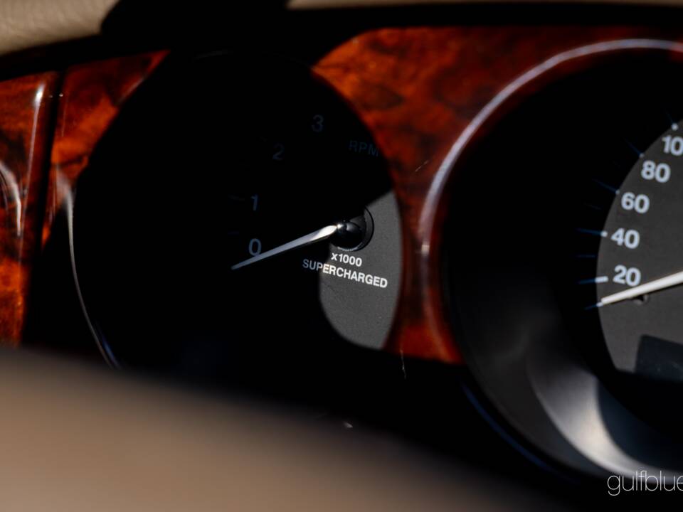 Image 39/70 of Jaguar XKR (2004)