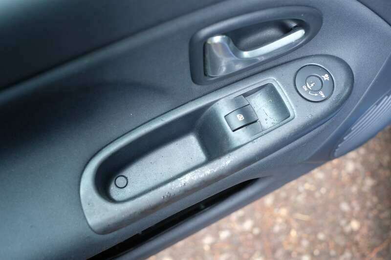 Image 29/38 of Renault Clio II 2.0 16V Sport (2002)