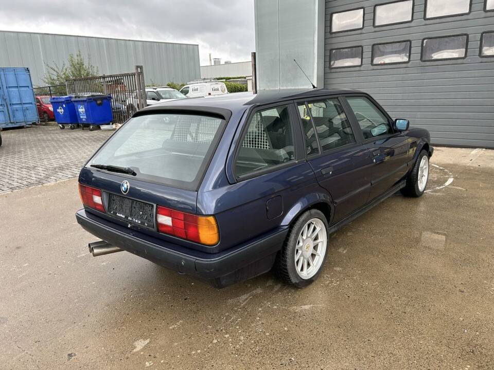 Bild 4/8 von BMW 320i Touring (1989)