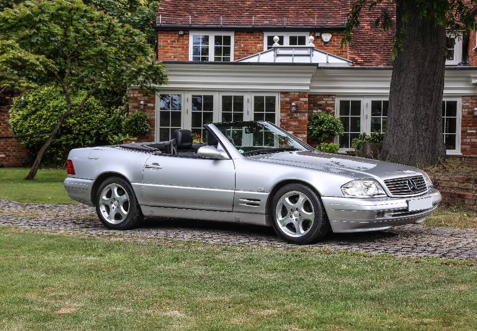 Image 34/37 of Mercedes-Benz SL 320 (2000)