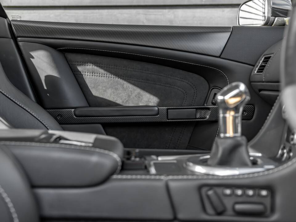 Image 25/77 of Aston Martin DBS (2009)