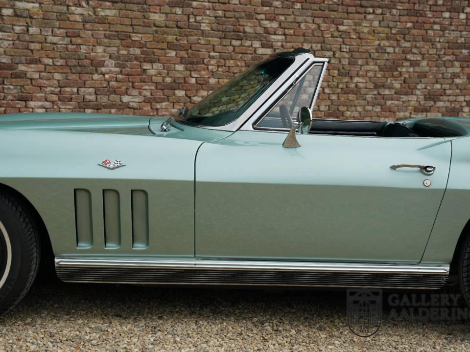 Image 41/50 de Chevrolet Corvette Sting Ray Convertible (1966)