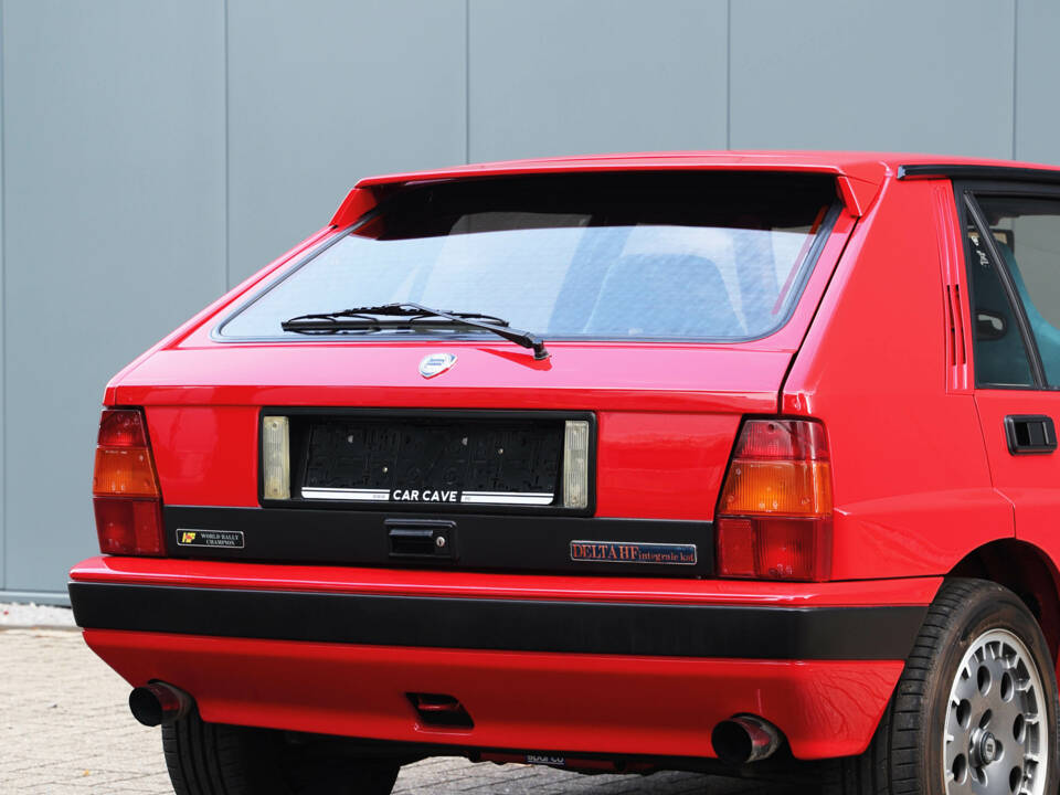 Image 23/41 of Lancia Delta HF Integrale (1989)