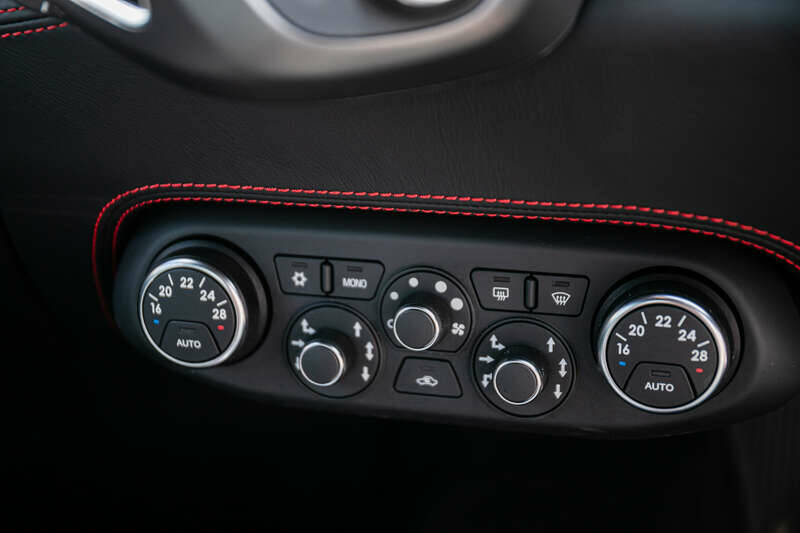 Image 24/50 of Ferrari 458 Italia (2012)