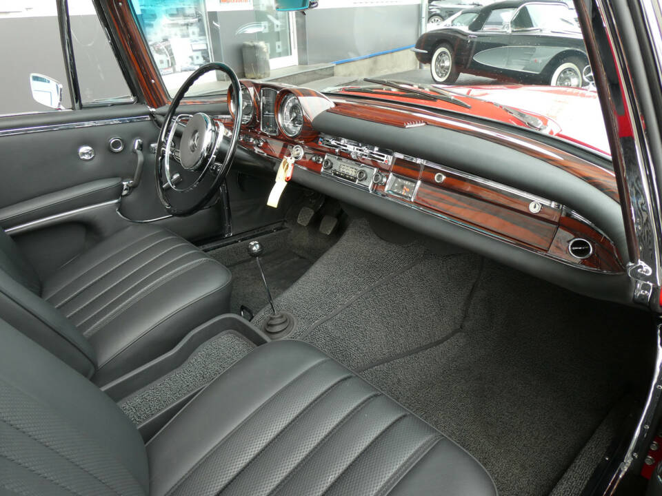 Afbeelding 12/28 van Mercedes-Benz 250 SE (1965)