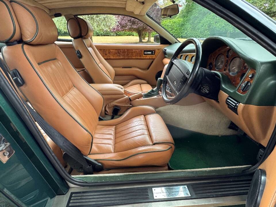 Image 19/30 of Aston Martin V8 Coupé (1996)