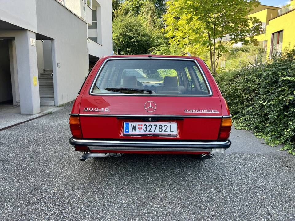 Image 8/8 of Mercedes-Benz 300 TD (1980)