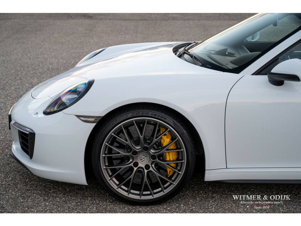 Image 18/36 of Porsche 911 Carrera 4S (2015)