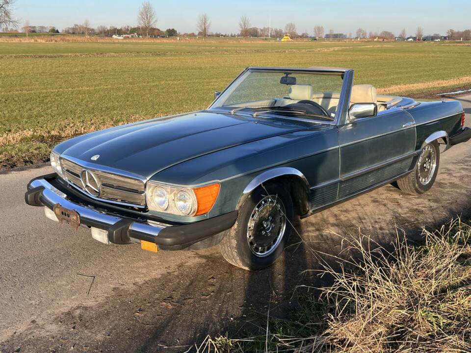 Image 6/8 de Mercedes-Benz 380 SL (1983)