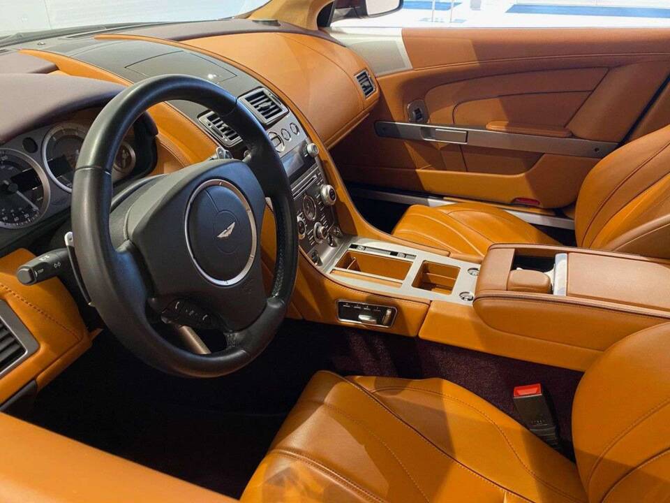 Bild 4/5 von Aston Martin DB 9 GT Volante (2015)