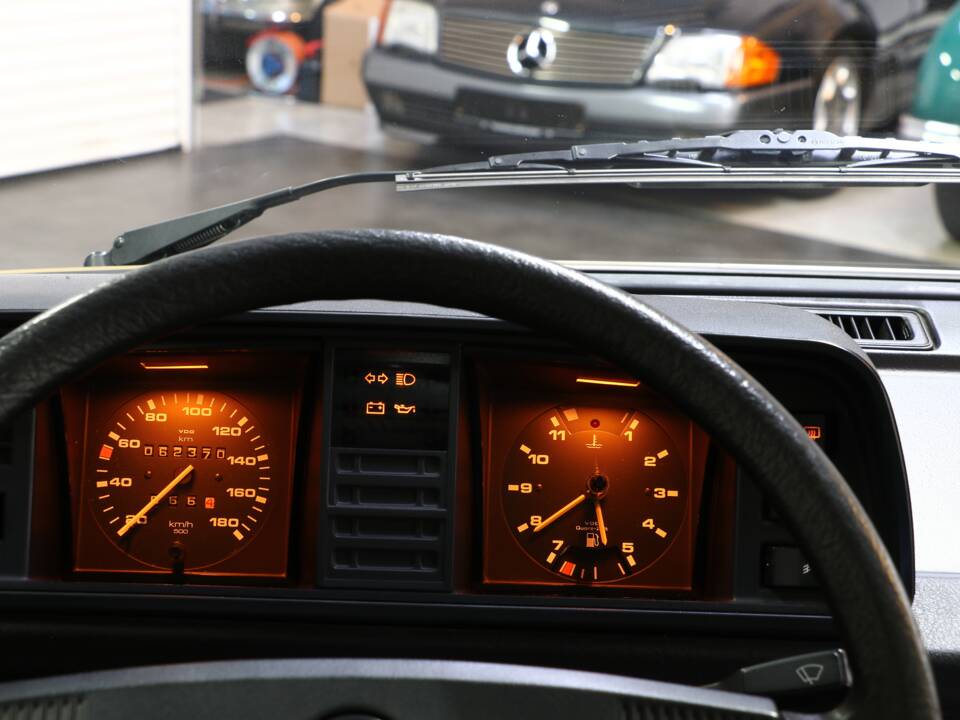 Bild 23/50 von Volkswagen T3 Caravelle GL 1.9 (1987)