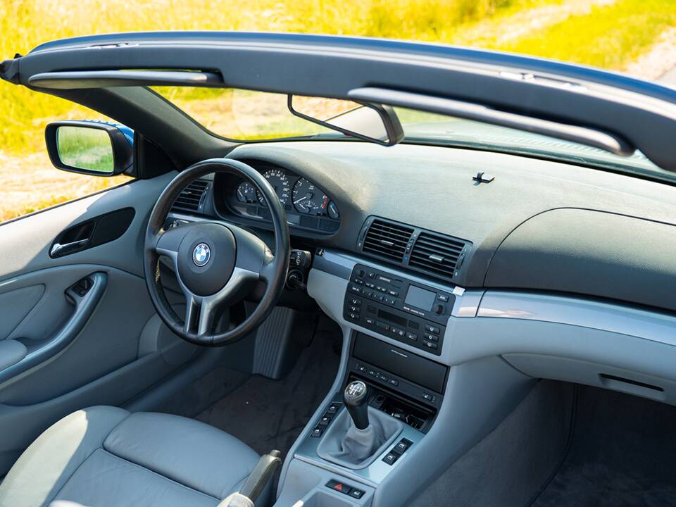 Image 16/31 of BMW 325Ci (2001)