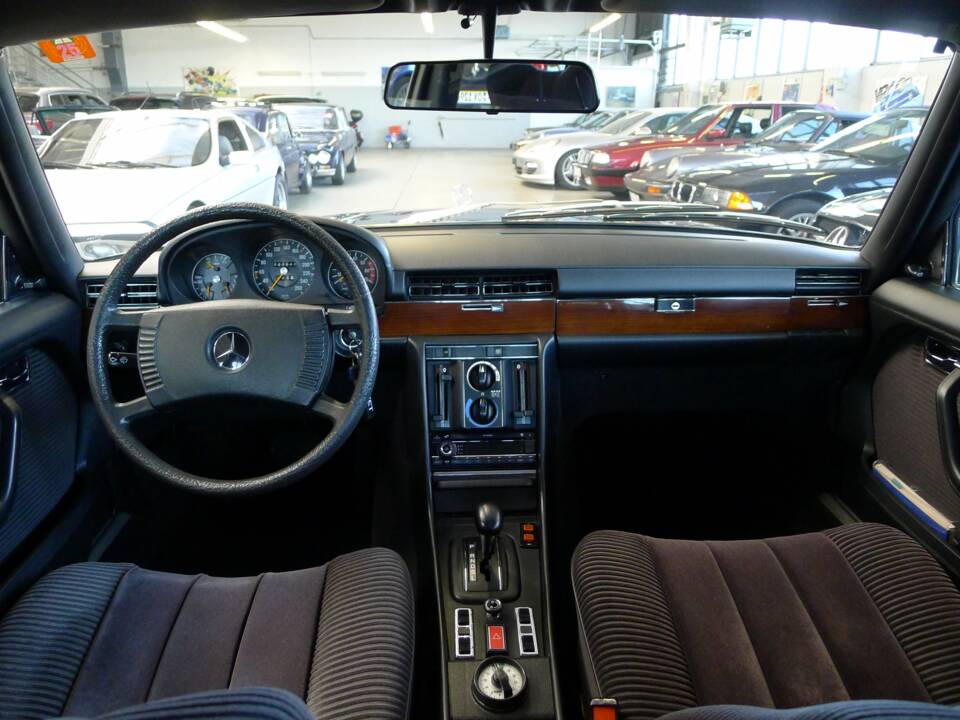 Image 4/42 of Mercedes-Benz 450 SEL 6,9 (1976)