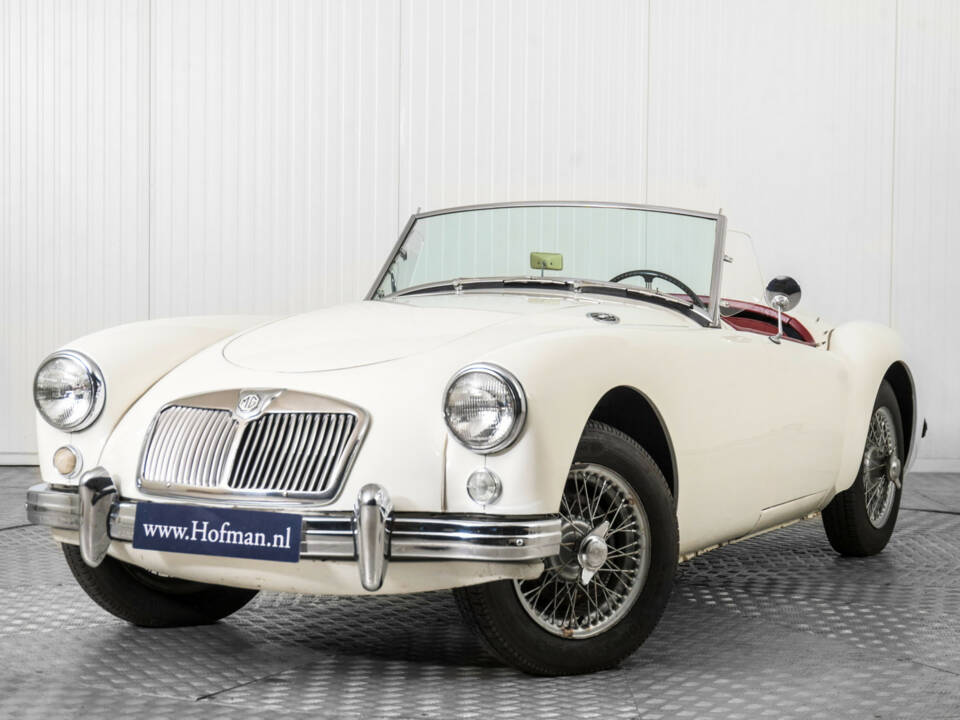 Image 3/50 of MG MGA 1500 (1957)