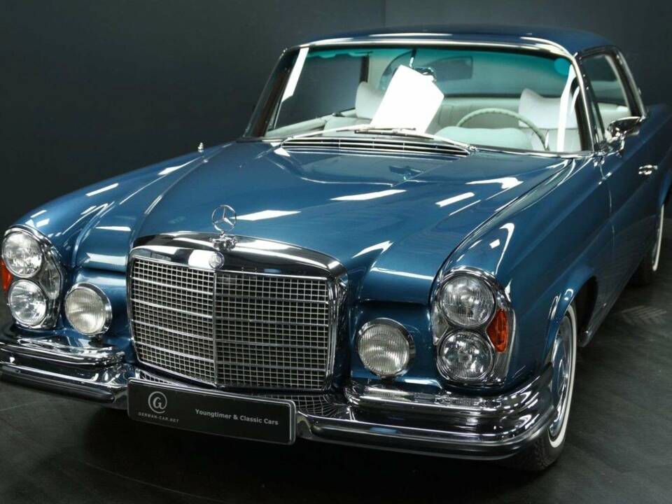 Image 11/50 of Mercedes-Benz 280 SE 3,5 (1971)