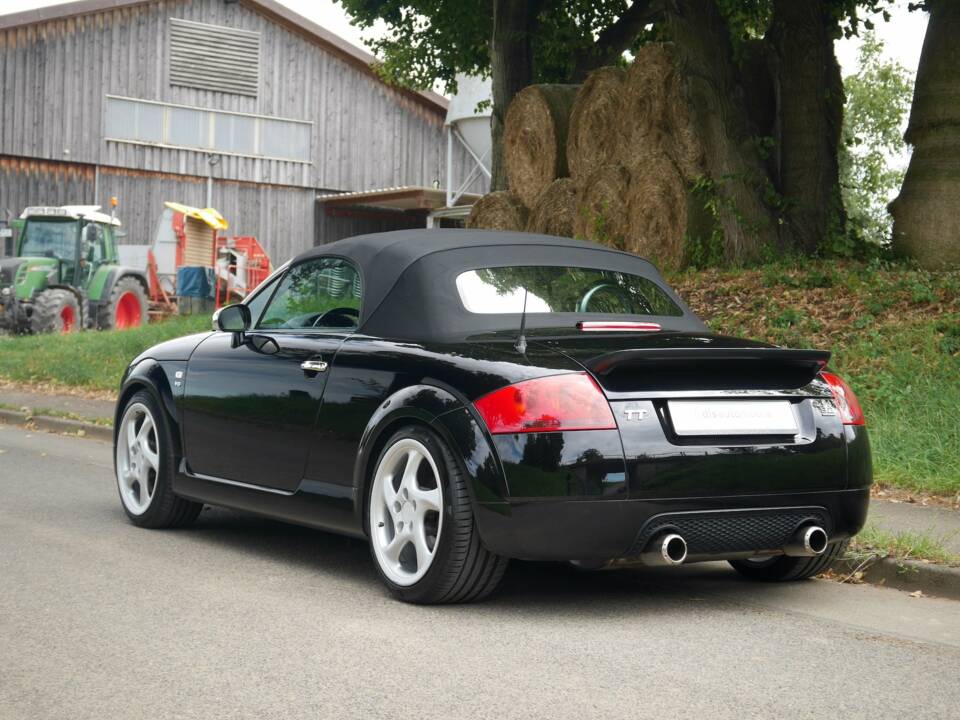 Image 2/35 of Audi TT 3.2 quattro (2004)
