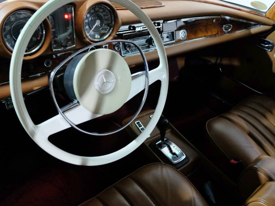 Bild 8/30 von Mercedes-Benz 280 SE 3,5 (1970)