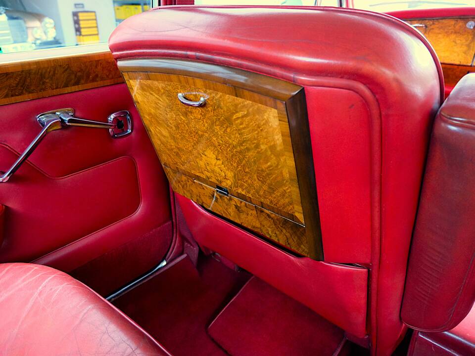 Image 46/48 of Bentley T 1 (1967)