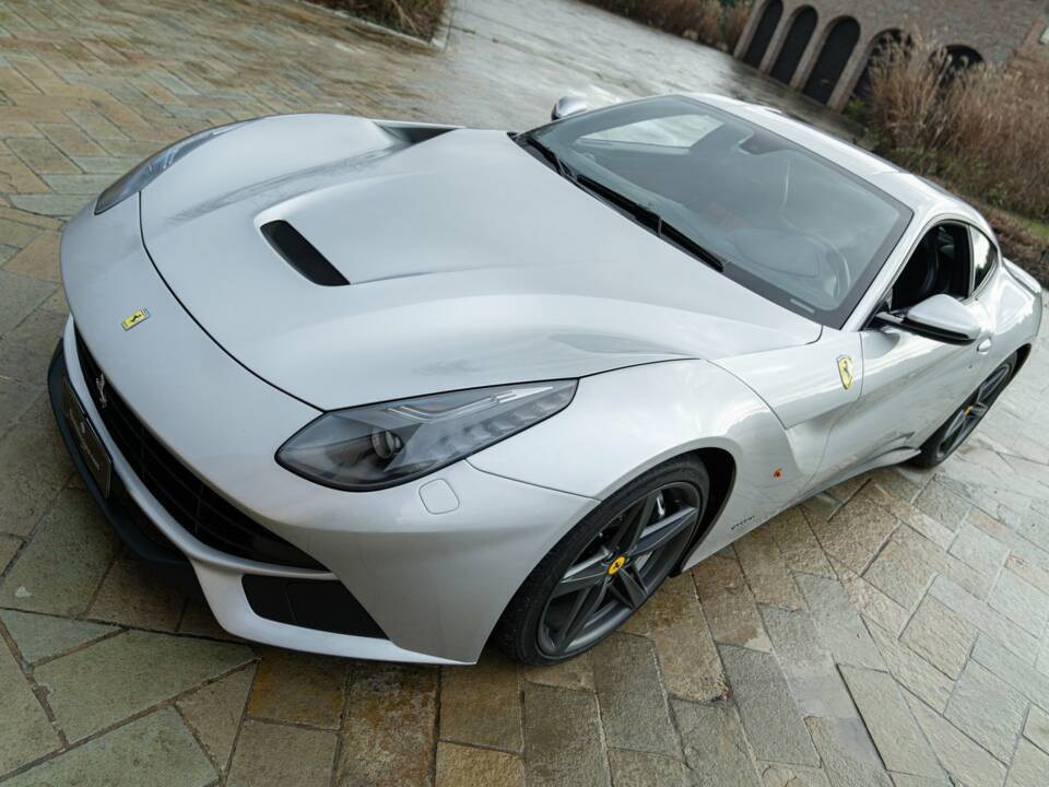 Image 11/50 of Ferrari F12berlinetta (2013)