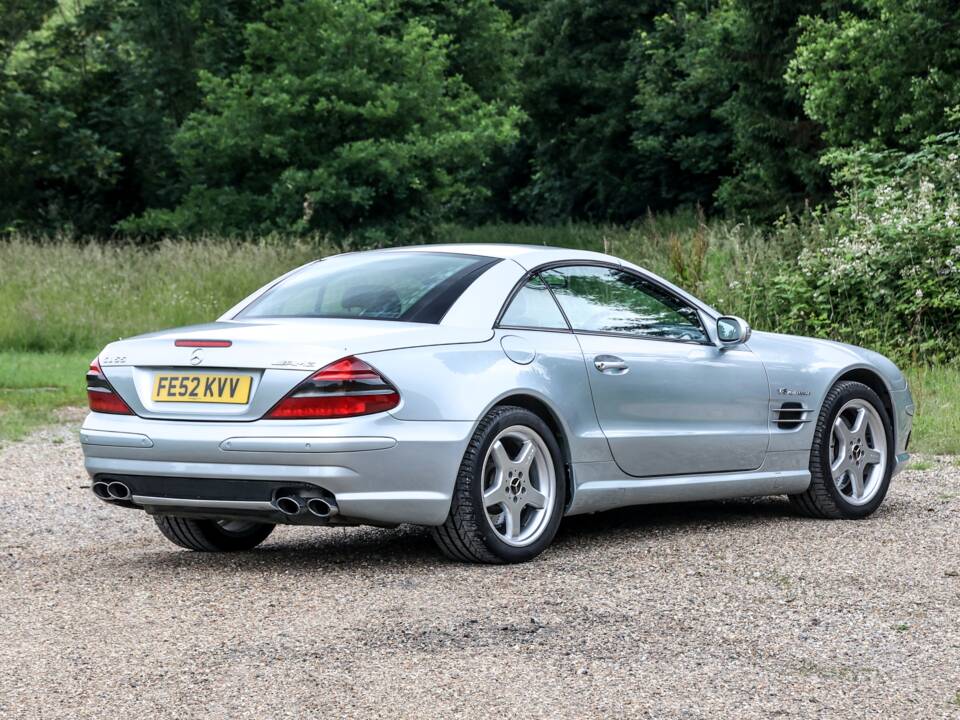 Afbeelding 2/40 van Mercedes-Benz SL 55 AMG (2003)