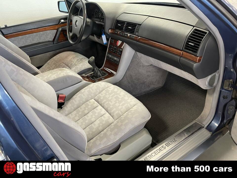 Image 12/15 de Mercedes-Benz 300 SE (1991)