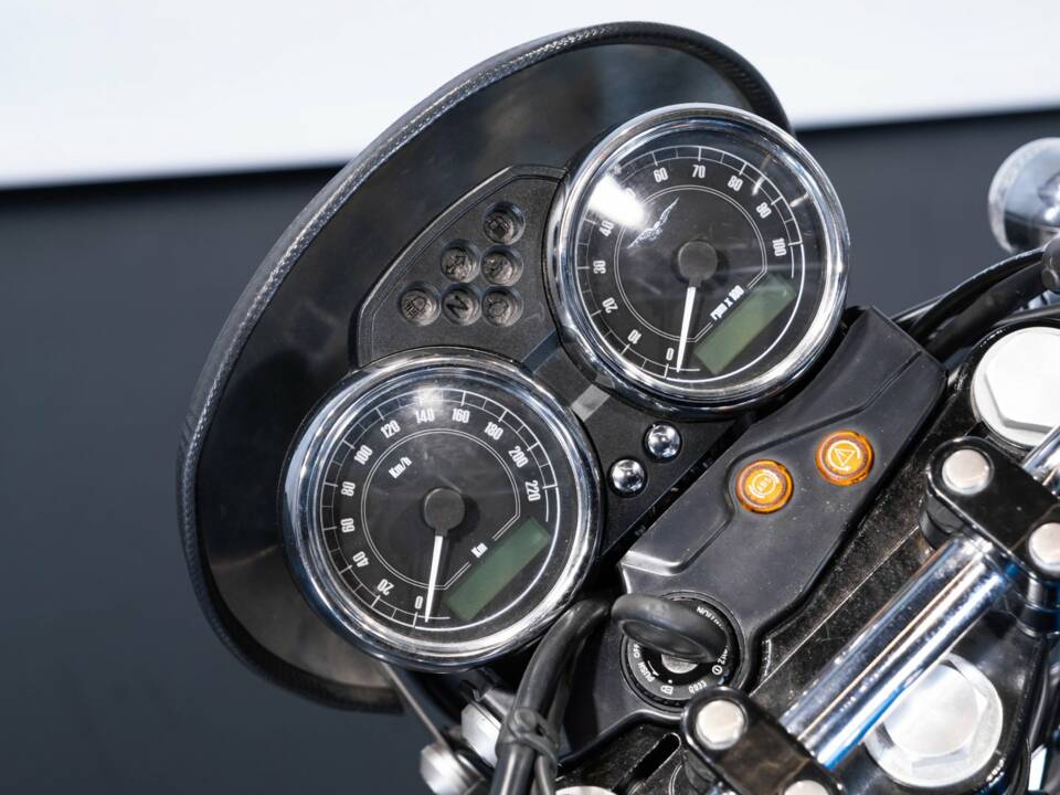 Bild 8/47 von Moto Guzzi DUMMY (2014)