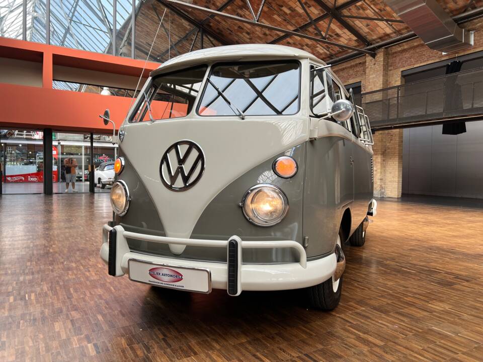Image 2/36 of Volkswagen T1 minibus (1963)