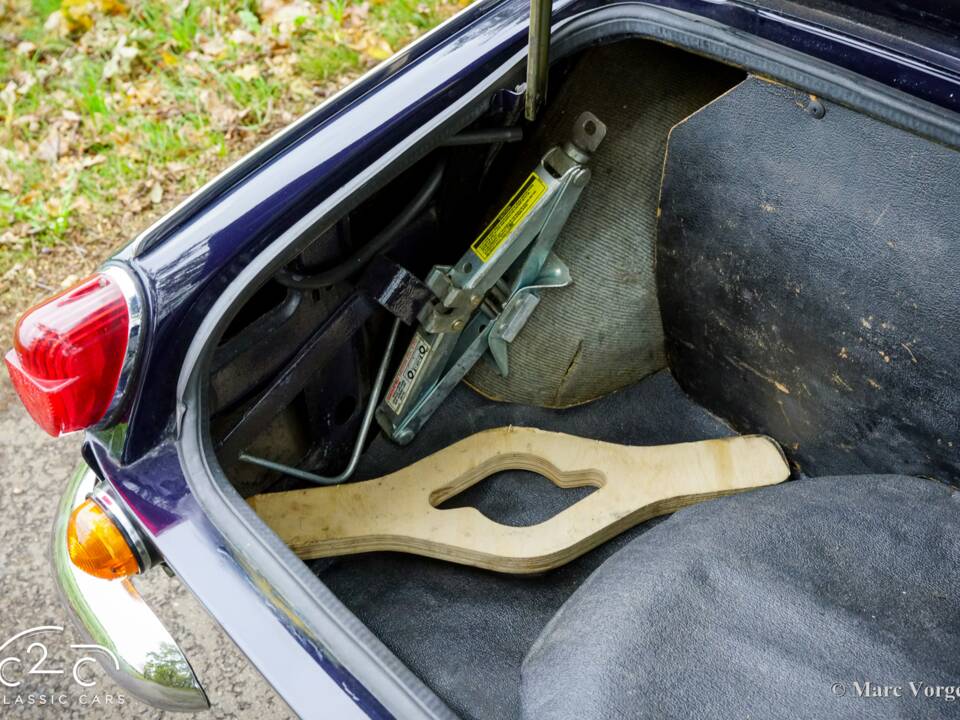 Image 58/60 of Triumph Spitfire Mk III (1970)