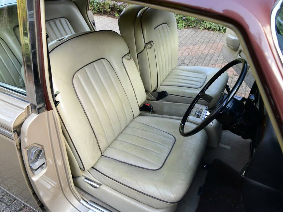 Image 20/50 of Rolls-Royce Silver Shadow II (1977)