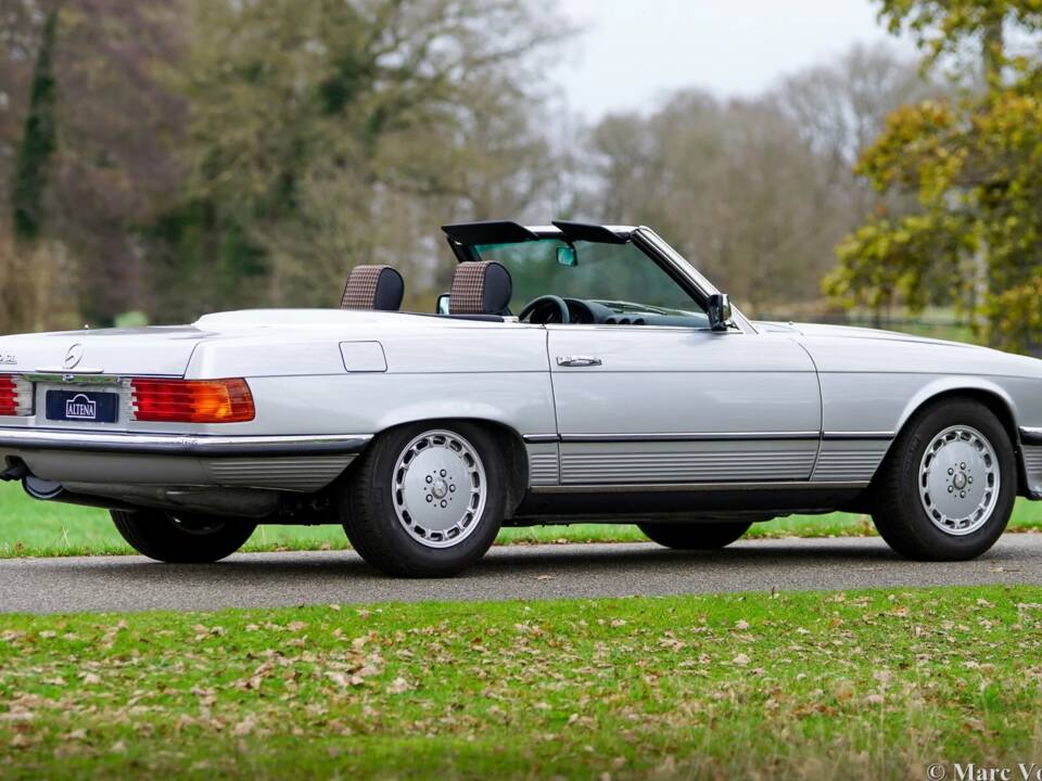 Bild 46/59 von Mercedes-Benz 280 SL (1985)
