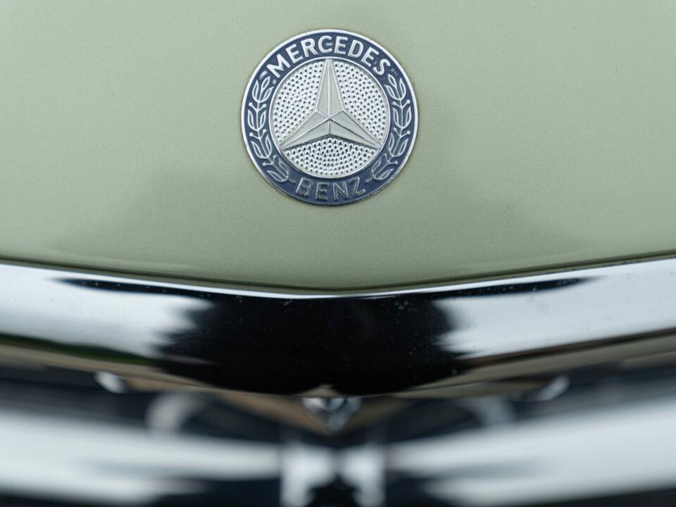 Image 11/50 de Mercedes-Benz 500 SLC (1984)