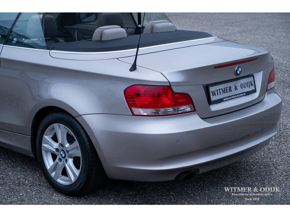 Image 30/33 de BMW 118i (2010)