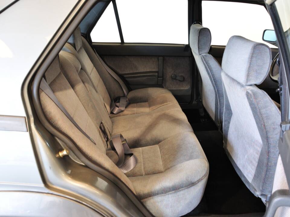 Bild 22/25 von Alfa Romeo 75 2.0 Twin Spark (1987)
