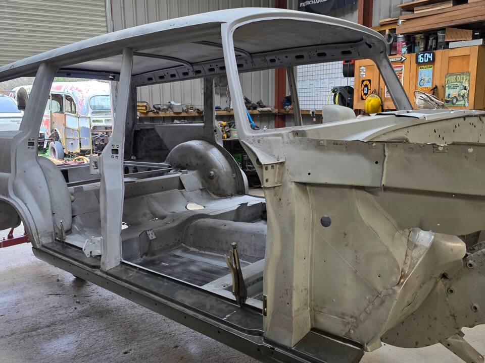 Image 12/31 of Mercedes-Benz 230 S Universal (1966)