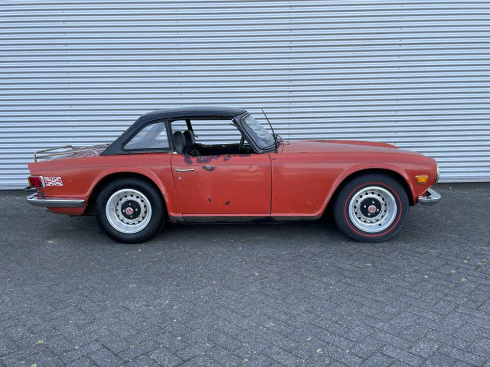 Image 6/8 of Triumph TR 6 (1971)